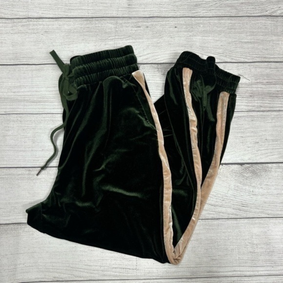 Motif Velvet joggers - Picture 1 of 4